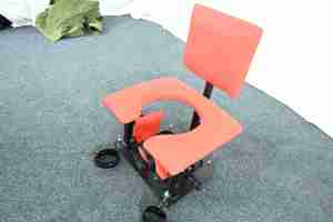 <span class=keywords><strong>Chaise</strong></span> de bondage rouge pour collecte d'urine SM, avec douche dorée, siège d'accueil pour uriner, banquette, <span class=keywords><strong>chaise</strong></span> érotique pour le sexe facial et la toilette - Product Image 6