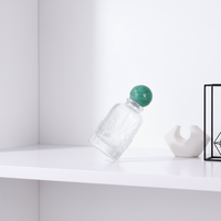 Flacon de parfum en verre transparent haut de gamme de 100 ml, rond, avec motif cerf en relief, pulvérisateur à sertir à ouverture retardée et bouchon à bille