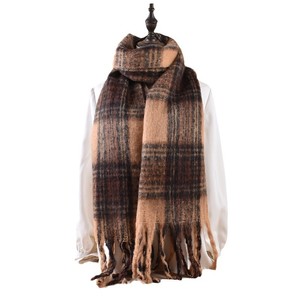 Bufanda Clásica Versátil a Rayas y Cuadros, Envoltura de Cuello de Invierno con Borlas de Imitación de Cachemira - Product Image 1