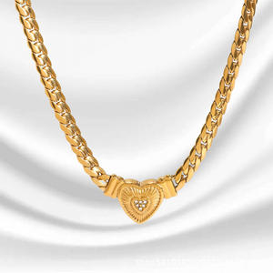 Elegante <span class=keywords><strong>collar</strong></span> de acero inoxidable chapado en oro de 18 quilates para mujer, <span class=keywords><strong>Collar</strong></span> de circón de boda de compromiso con letras en <span class=keywords><strong>V</strong></span> a la moda, Acero Inoxidable - Product Image 1