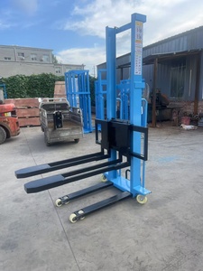 Mini apilador de carga automática semieléctrico de <span class=keywords><strong>500Kg</strong></span> y 1000kg, carretilla elevadora eléctrica portátil, apilador de palés eléctrico de carga automática - Product Image 3