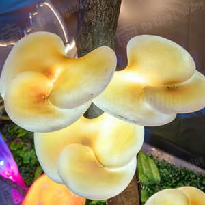 Lampe LED décorative Ganoderma Tree Hug à couche unique avec lumière marron chaude et matériau FRP pour la décoration paysagère extérieure - Product Image 2