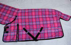 Manta Impermeable para Caballos 2026, Tejido 1200D, Material Duradero y Colores Personalizados para Protección del Caballo en Invierno - Product Image 3