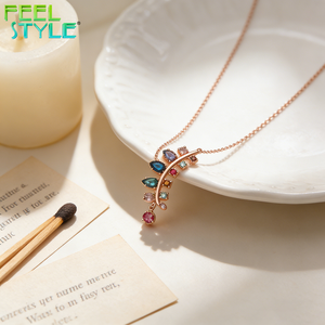 Collier pendentif feuille et branche en zircon coloré, chaîne fine en acier inoxydable 316 plaqué or PVD, collier glamour pour femme, cadeau - Product Image 1