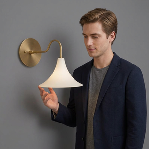 Applique murale moderne en laiton avec abat-jour conique blanc, luminaire intérieur minimaliste pour chambre à coucher et décoration intérieure - Product Image 4