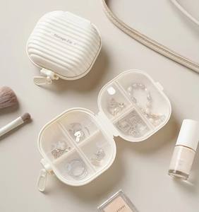 กล่องเก็บของพลาสติกใสทรงสี่เหลี่ยมเล็ก ยี่ห้อ Lanson ขายดี ใช้จัดระเบียบเครื่องประดับบนโต๊ะทำงาน วางซ้อนกันได้ เหมาะสำหรับใส่<span class=keywords><strong>ยา</strong></span>และกล่องใส่ยาเม็ด - Product Image 1