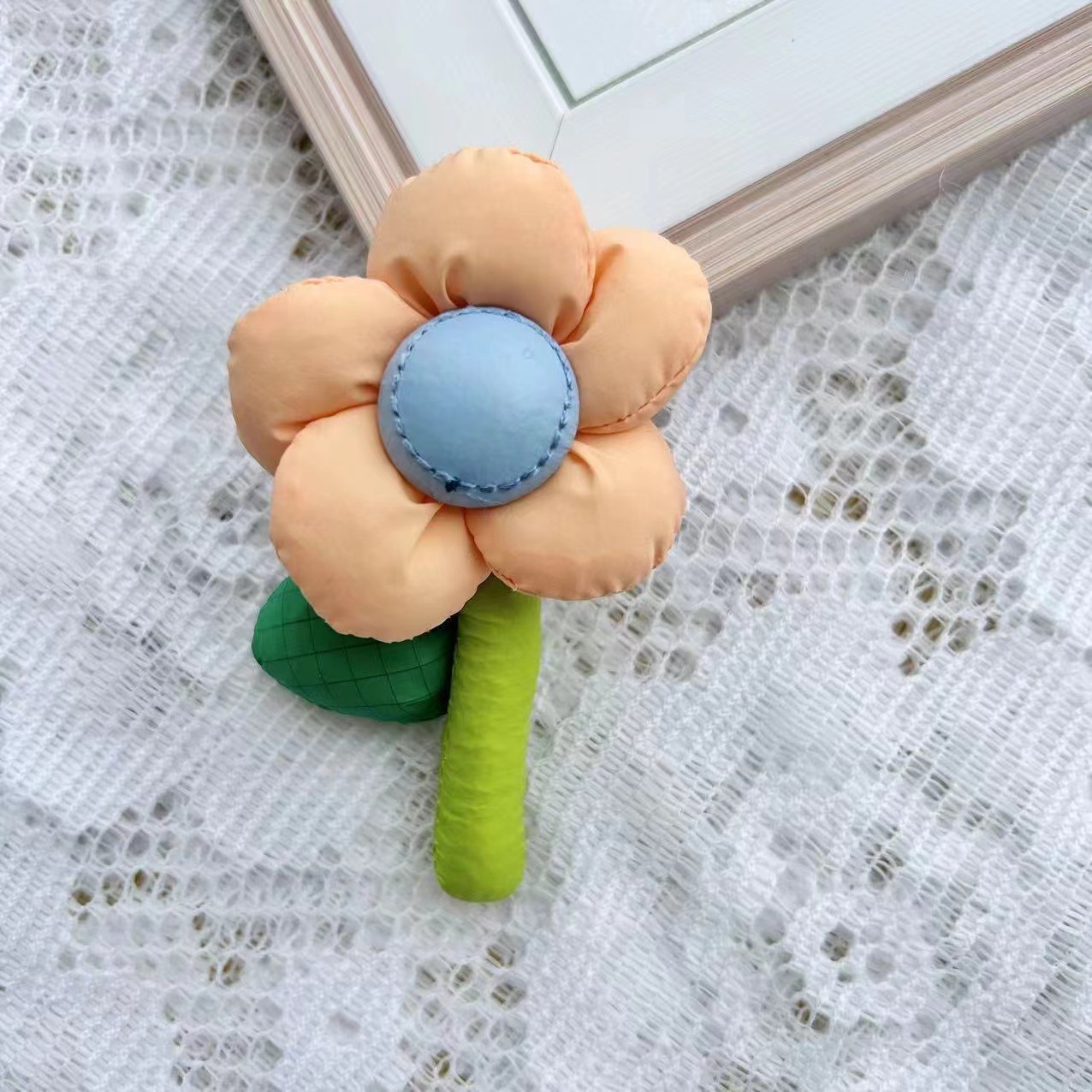 Flor pequeña naranja