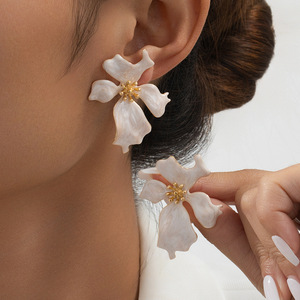 Pendientes de Aro con Flores Tridimensionales Blancas con Efecto de Goteo de Aceite para Mujer, Joyería de Moda Geométrica - Product Image 4