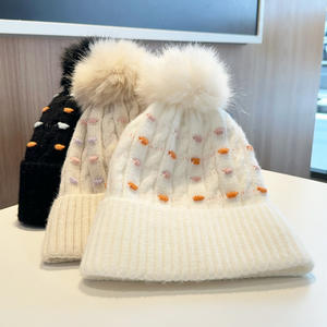 Chapeau en tricot jacquard à pois de couleur unie Doublure en polaire Épaissi Chapeau chaud d'extérieur avec pompon Mode Doux Confortable pour les voyages - Product Image 3
