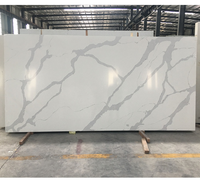Pierre de quartz artificielle Calacatta blanche de Guangzhou, dalle de quartz chinoise, plan de travail en quartz préfabriqué