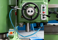 Machine à percer radiale Z3080 robuste avec composants de base à roulements, perçage maximal de 80 mm pour pièces industrielles