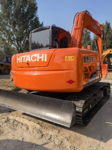 ZAXIS70 CON Cuchilla Topadora, Miniexcavadora Hitachi ZX70 Usada Original de Japón, Excavadora de 7 Toneladas Disponible con Certificación CE y EPA - Product Image 4