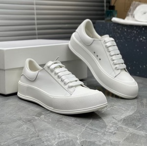 รองเท้าผ้าใบ MC White พื้นหนา สไตล์ลำลอง - รองเท้าผู้หญิงและผู้ชายแบบผูกเชือก พื้นหนา รองเท้าแบน - Product Image 3