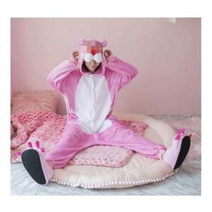 Pyjama une pièce léopard rose hiver flanelle à manches longues en peluche dessin animé animal pour hommes et femmes - Product Image 1