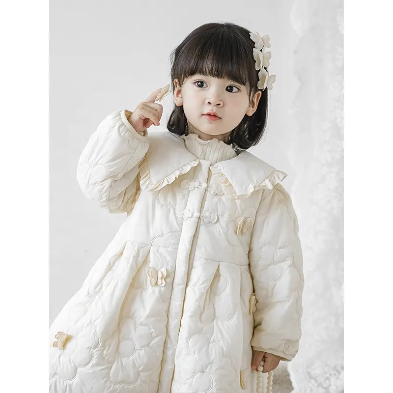Q2442/Q2729 2023 बुटीक तितलियों सर्दियों लड़कियों गर्म मीठा प्लस घिरना बेबी लड़कियों के कपड़े बच्चा बच्चों को सुंदर पोशाक कोट