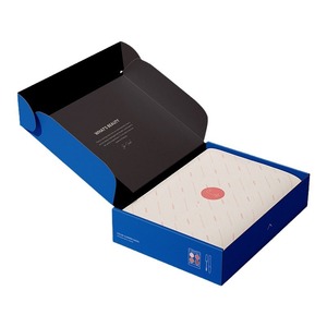 Boîtes d'emballage en carton auto-érectables pour vêtements, écharpes et pulls, avec gaufrage, en carton ondulé recyclable - Product Image 1