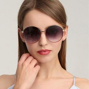 Gafas de Sol Redondas de Moda Vintage 2019 con Degradado para Mujer, Montura de Aleación Transparente, Protección UV400, de una Pieza - Product Image 3