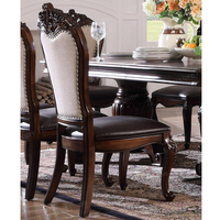 Ensemble de table à manger ovale en bois sculpté brun foncé avec chaises rembourrées de luxe, vitrine antique pour villa et maison