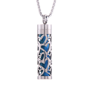 Collier pendentif pour <span class=keywords><strong>homme</strong></span> en acier inoxydable avec cœur cylindrique et huile essentielle de <span class=keywords><strong>parfum</strong></span>. - Product Image 5