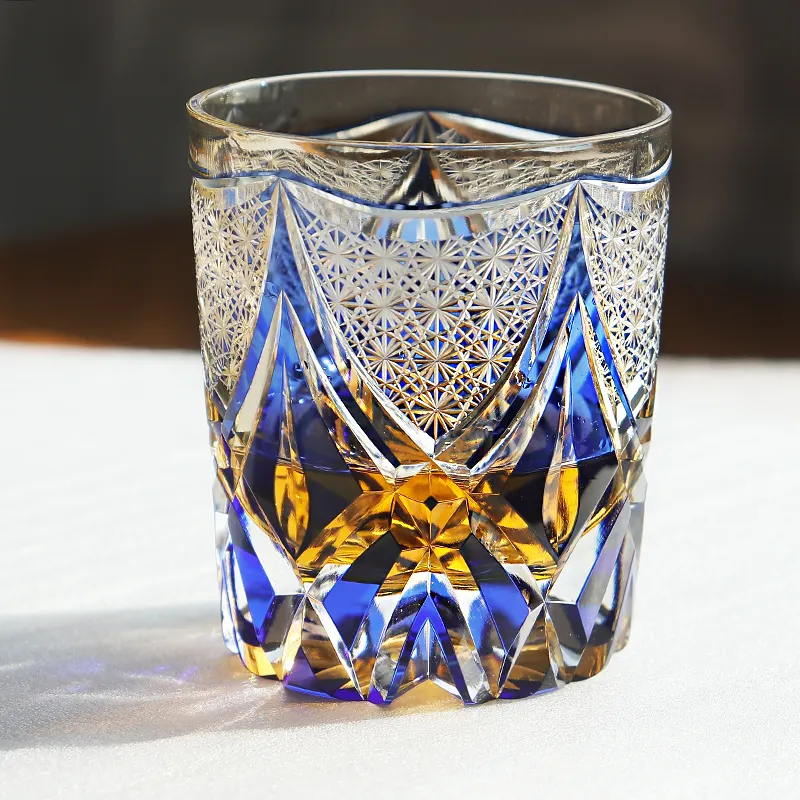 Цилиндрический стеклянный стакан для виски