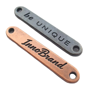 Etiquetas Metálicas Redondas y Rectangulares Doradas Grabadas, Duraderas, con Logotipo Personalizado, Etiquetas con Nombre de Marca para Lencería - Product Image 1