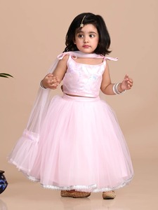 Conjunto de Lehenga Choli sin mangas de malla rosa para niñas con dupatta, ropa india étnica para fiestas y celebraciones infantiles - Product Image 6
