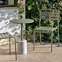 Table et chaises en fer forgé pour loisirs en plein air - Ensemble de patio compact de style décontracté pour cafés et salons de thé