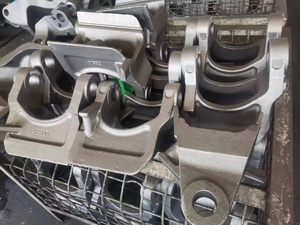 Equipo de maquinaria OEM Fundición de inversión de cera perdida Zapata de caballo de suministros de cerrajería Piezas de fundición de precisión de acero inoxidable - Product Image 3