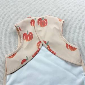 Bavoir compact <span class=keywords><strong>imperméable</strong></span> à pression pour bébés, en cuir PU, sans manches, séchage rapide, imprimé fruits, petite taille - Product Image 4