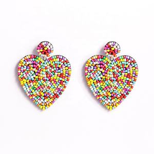 Pendientes de aro con cuentas de semillas coloridas, accesorios en forma de corazón de estilo religioso chapado en oro para niñas, modernos y competitivos - Product Image 1