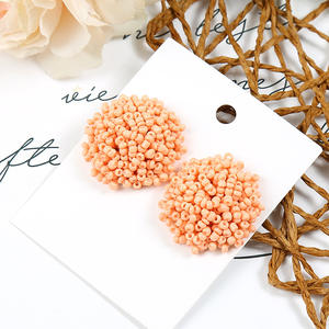 बोहेमियन व्यक्तित्व रचनात्मक रंगीन गोल बालियां हस्तनिर्मित बेडेड बॉल बीज बड्स स्टड बालियां - Product Image 6