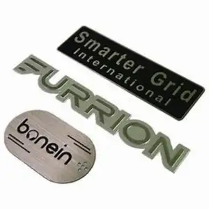 Insigne nominatif d'impression en acier de plaques signalétiques en métal en aluminium découpées au laser personnalisées avec logo