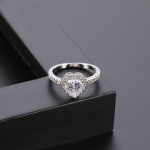 Bague en alliage plaqué platine pour anniversaire de femmes de conception unique de mode transfrontalière européenne et américaine - Product Image 3