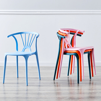 Chaise de salle à manger nordique, chaise en plastique avec dossier, tabouret en plastique moderne et simple pour hôtel