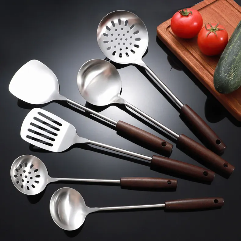 Accessori di lusso in legno manico in legno utensili da cucina in acciaio inox utensili da cucina set di strumenti all'ingrosso