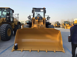 Pale Gommate di Alta Qualità da 5,5 Tonnellate 656F con Benna da 3,3-5,5cbm, Pala Gommata Telescopica con A/C e Sistema di Pilotaggio - Product Image 5