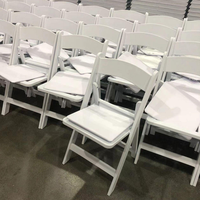Chaises pliantes rembourrées en résine blanche empilables de haute qualité pour événements extérieurs, mariages et fêtes en gros