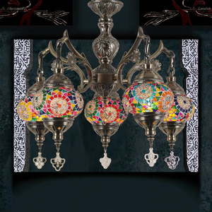 Lustre vintage en métal et verre mosaïque, 5 globes, style marocain bohème, lampes suspendues faites à la main, objets culturels colorés et de collection - Product Image 3