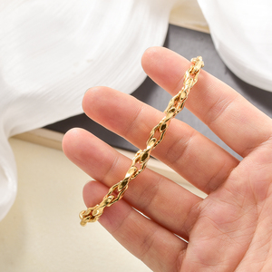 bulk <b>gold</b> polished twisted glossy luxurious minimalist <b>solid</b> sleek fashion chain link stainless steel wholesale luxe bracelet - Product Image 3