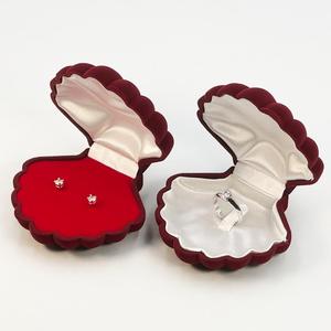 Boîte à bijoux compacte et raffinée en forme de coquille, boîte à bijoux en daim doux, vente en gros de boîtes à bijoux de haute qualité - Product Image 3