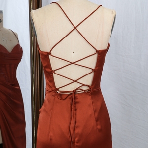 Sienna main plissée à lacets dos sans manches couleur unie haute fente sirène robe de bal - Product Image 3