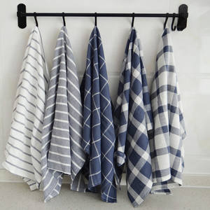 Serviettes de cuisine bleues style méditerranéen en coton à carreaux rectangulaires pour usage domestique - Product Image 1