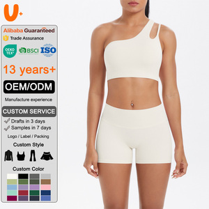 Conjunto Deportivo Personalizado de Dos Piezas: Top Deportivo de Yoga con un Hombro Descubierto y Pantalones Cortos de Cintura Alta para Entrenamiento, Fitness y Gimnasio - Product Image 1
