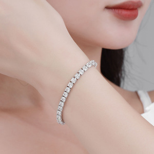 Edle Schmuckstücke Prinzessschliff 4*4MM Kubisches Zirkonia Tennis-Kette S925 Silber Weißgold Plattiert Anlaufgeschütztes Armband für Damen 12/1 - Product Image 5
