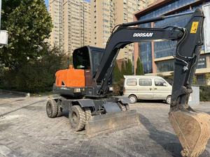 Used Doosan DX60W Wheel <b>Excavator</b> 6 Ton Compact Digger for Construction and Road Work - Product Image 3