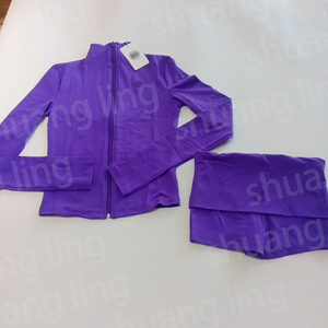 Ropa de Verano para Mujer Conjuntos de Yoga para Mujer Chaqueta con Logo Personalizado y Shorts Conjunto Deportivo de 2 Piezas para Gimnasio Entrenamiento y Fitness para Mujer - Product Image 5