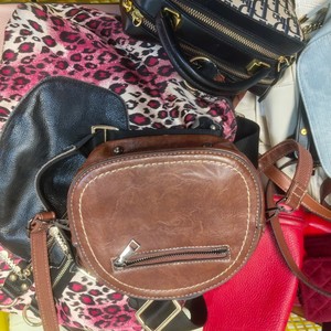 Bolsos de Diseñador Usados B04, Bolsos de Moda de Segunda Mano para Mujer, Venta al Por Mayor de Fábrica, Alta Calidad, 90% Limpios, Colores Mezclados - Product Image 1
