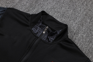 Ensemble de survêtement de football Milan 25/26 à manches courtes et fermeture éclair intégrale pour l'automne-hiver – Tenue de compétition des clubs européens - Product Image 3