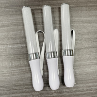 Japan-Korea Wiederaufladbarer Kabelloser Ferngesteuerter Plastik-Leuchtstab LED-Anfeuerungsstab mit Anpassbarem Logo-Druck für