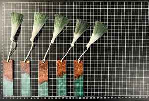 Ajoutez du style à vos moments de lecture avec des marque-pages en résine et en bois, faits à la main avec soin. - Product Image 6